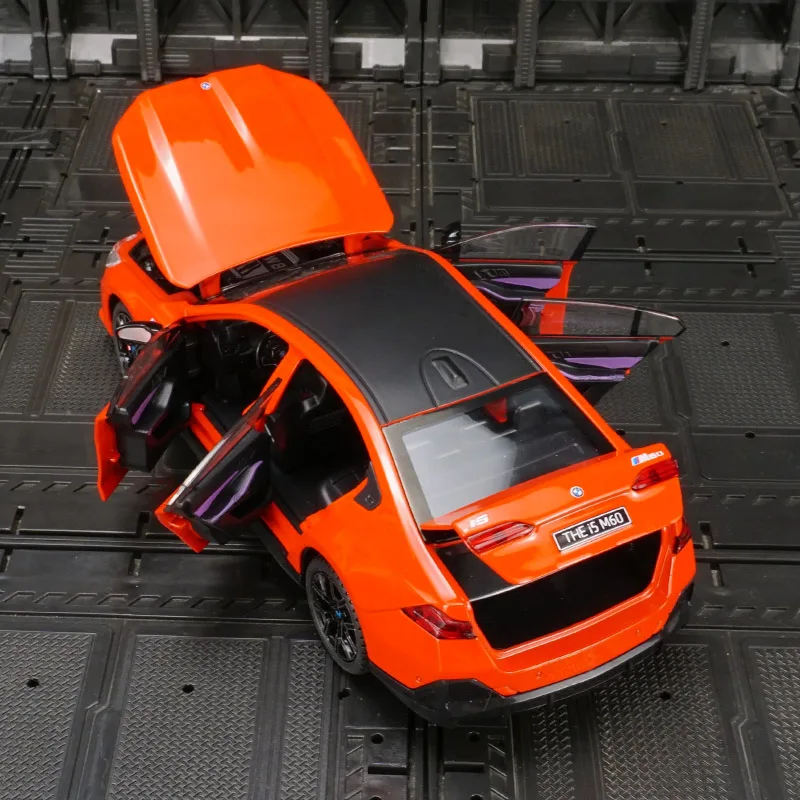 Simulación 1:24, modelo de sedán de lujo de aleación BMW I5, decoración de coche, puertas y capó de motor, maletero se puede abrir