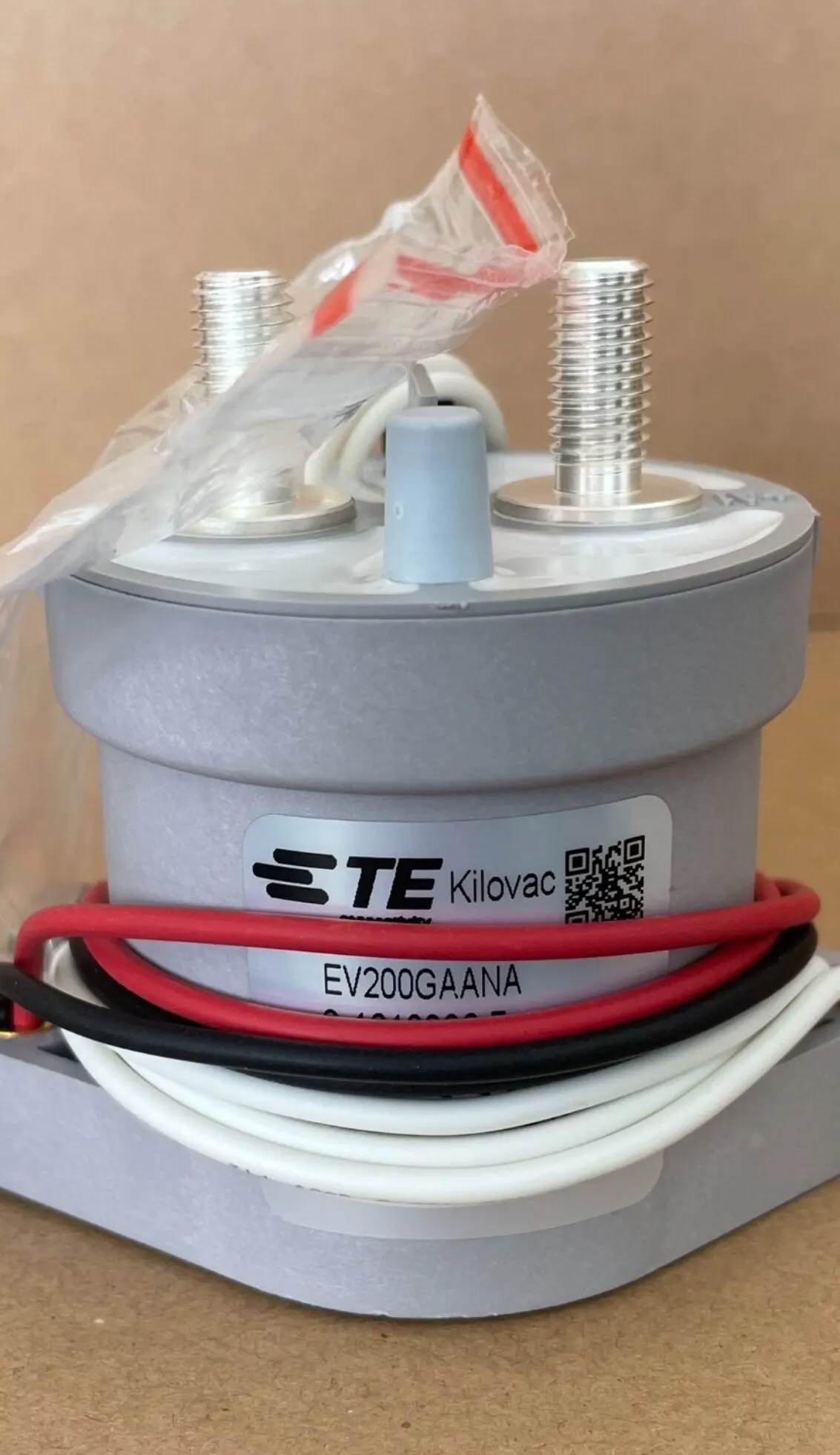 

TE Connectivity EV200GAANA for New Energy Vehicles, Part No. 2-1618396-7, Coil Voltage: 12-24VDC