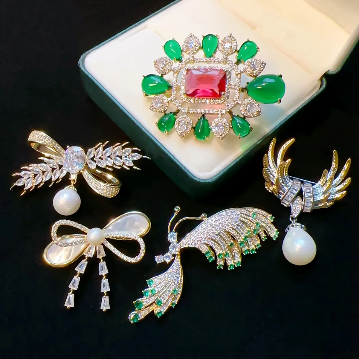 European and American Fashion Butterfly Brooches, Palace Style Wings, Corsages, Emeralds, Pins, Large Clothes, Accessories