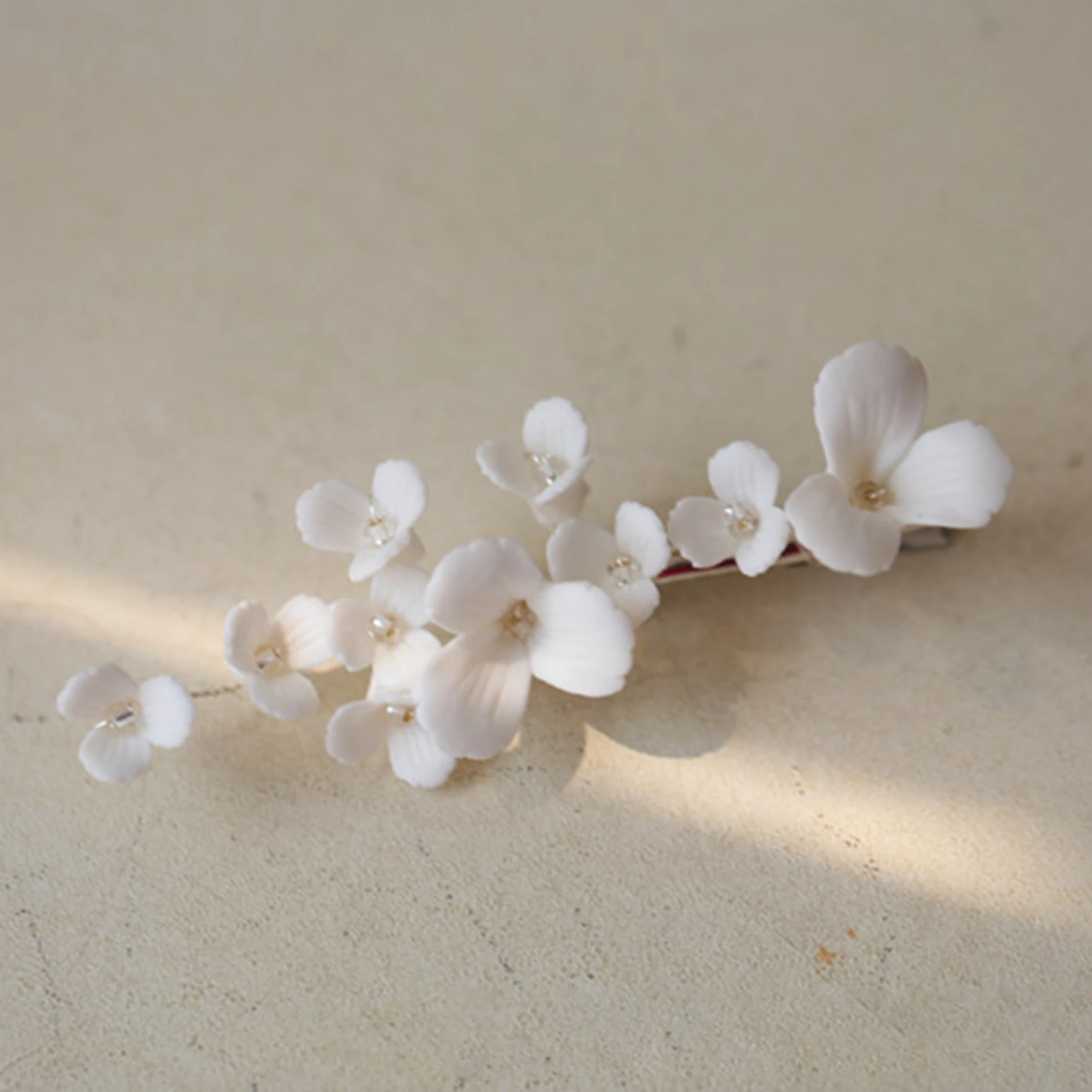 Elegant White Ceramics Flower Hairpins for Bride Wedding Hair Jewelry Simple Floral Headpieces Women Daily Party Hairclips