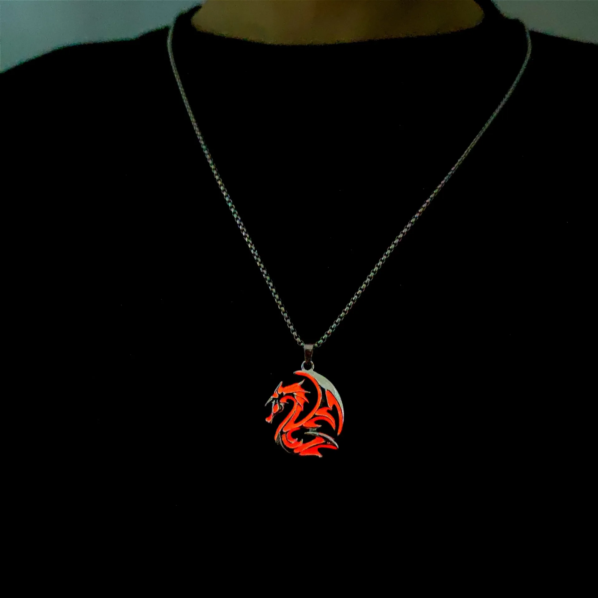 Trendy Male Domineering Luminous Flame Dragon Necklace Dragon Pendant Necklaces Glow in the Dark Jewelry