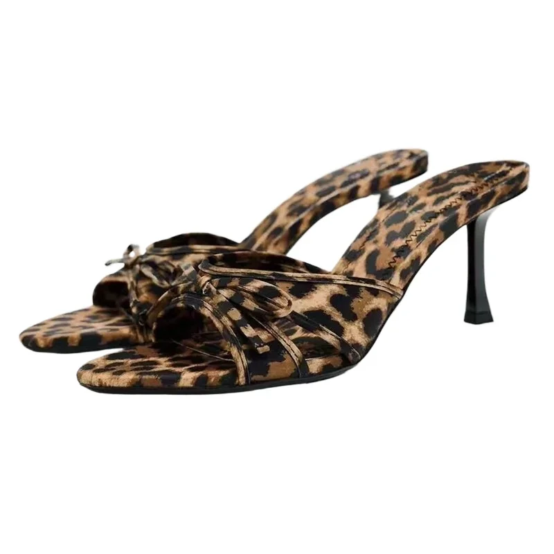 Pantofole con tacco alto leopardato scarpe con fiocco da donna sandali eleganti Sexy 2024 estate nuove diapositive pompe Casual a piedi accoglienti