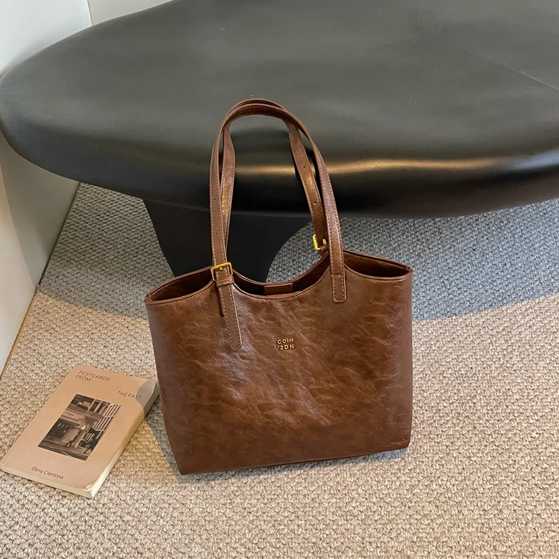 Vintage Wrinkle Leather Tote Bag for Women Large Capacity Shoulder Bag with Beaded Pendant Daily Commute Purse