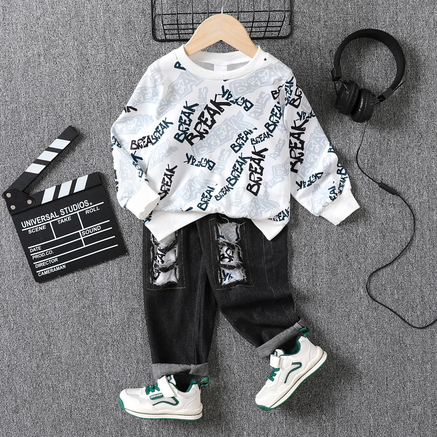 

PatPat 2pcs Toddler Boy Trendy Letter Print Sweatshirt & Ripped Denim Jeans Set