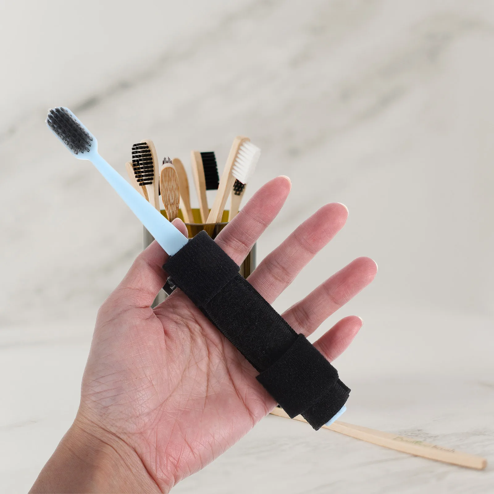 

Hand Strap Cuff Toothbrush Soft Bristles for Elderly Detachable Design User Friendly Adaptive Toothbrush Aid for Disabled Hands