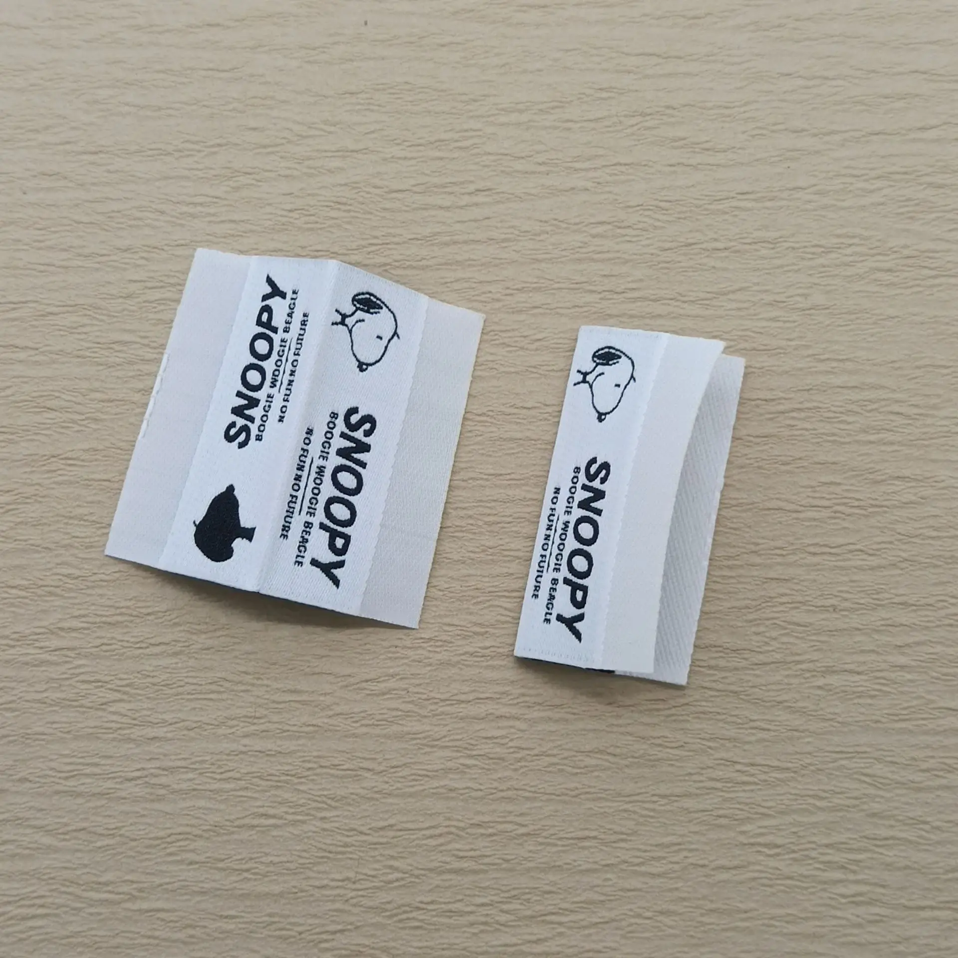 Custom LOGO High Density Woven Label Sew on Clothing Collar End Fold Fabric Price Tags Garment Accessories