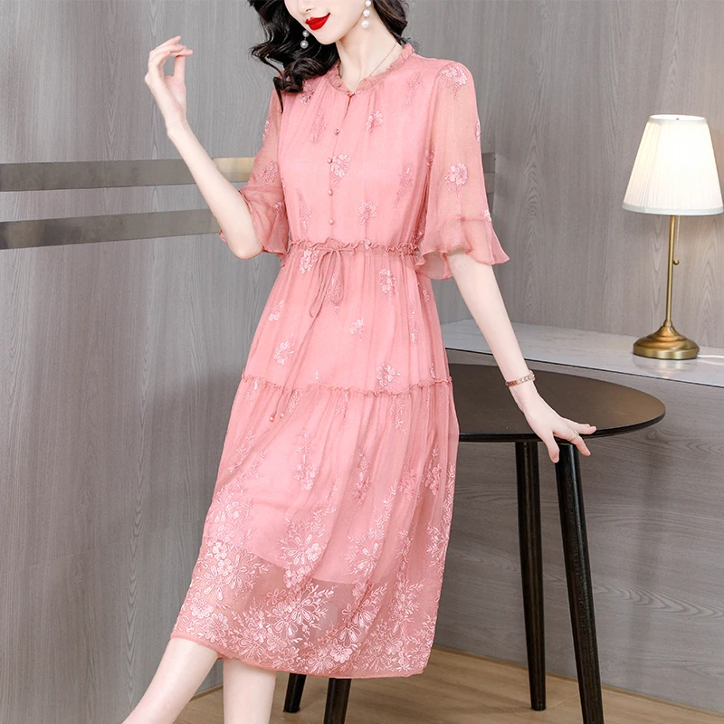 

2023 Summer Pink Silk Embroidery Dress Women's Bohemian Mesh Splice Slim Wood Ear Edge O-Neck Waist Waist Slim Skirt Robe