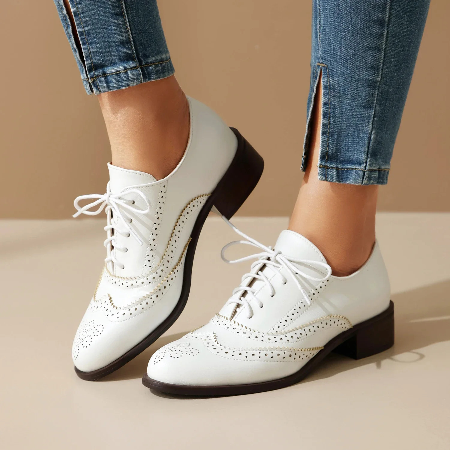 2024 New Spring and Autumn Women\'s Shoes, Large Size 36-46 Foot Lengths of 23-28cm Spliced loafers Retro Lace up Hollow Brogue