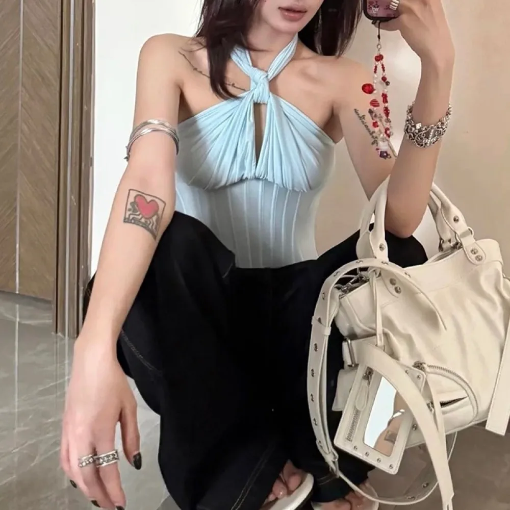 SylCue Ruched Knot Halter 탱크 탑 여성 섹시한 오프 숄더 백리스 불규칙한 밑단 스트리트 패션 다목적 스타일 솔리드 의상