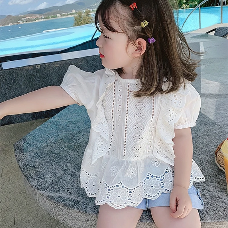 Girls Summer Blouses Korean Version Girls Round Neck Bubble Sleeve Short Sleeve Tops Lace Hollow Breathable White T-shirt 3-8Y