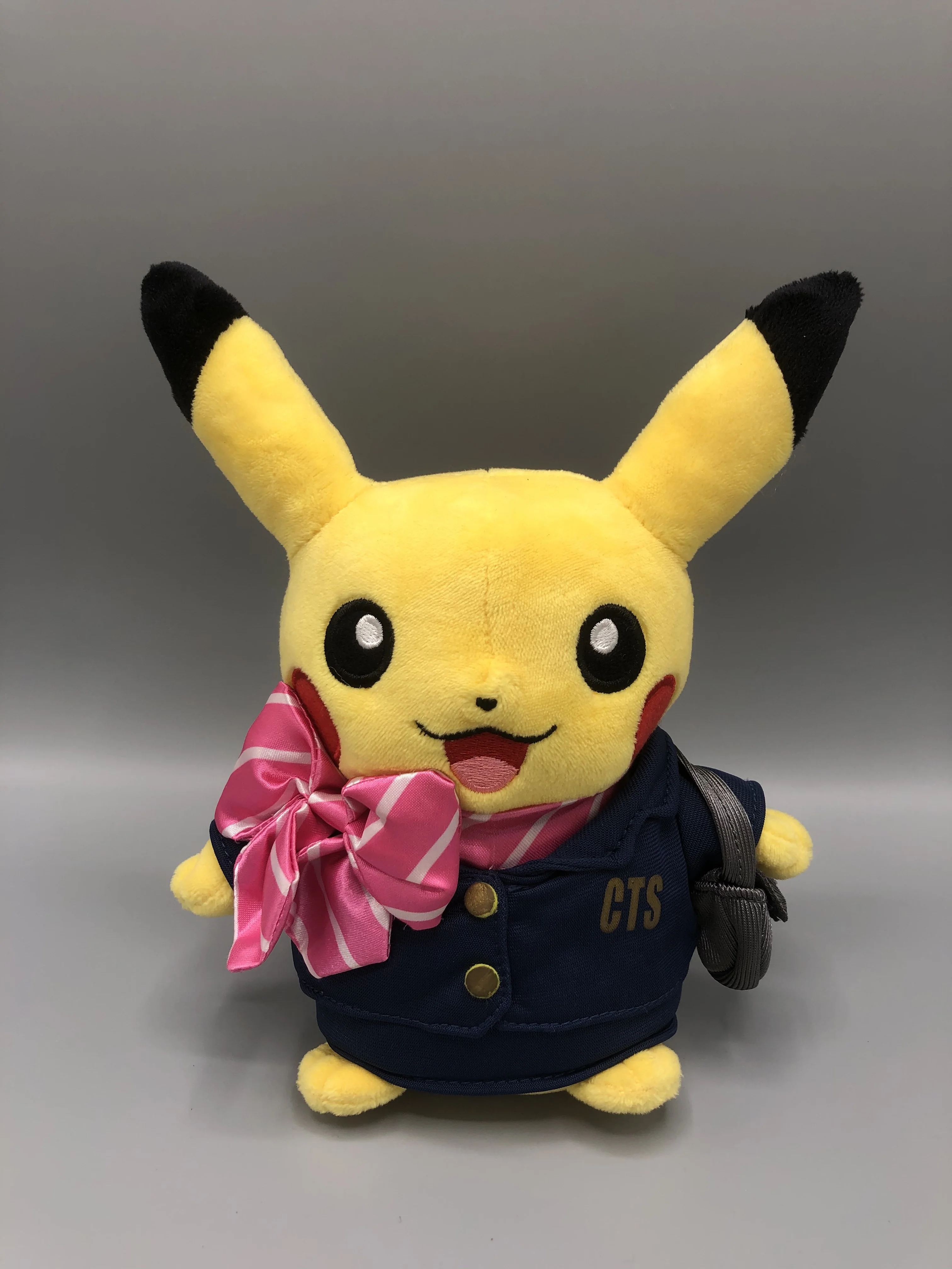 

Официальная плюшевая игрушка Pokémon Pikachu Captain & Flight Attendant — эксклюзивная ограниченная серия в аэропорту, милая мягкая кукла Collectib