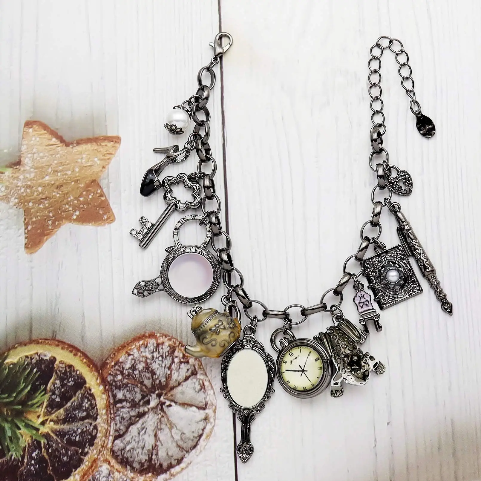 Vintage Spiegel Frosch Uhr Stuhl Wasserkocher Stift Schlüssel Herz Anhänger Charms Armband für Frauen Retro Magischer Märchen-Armreif Schmuck – Detail 2