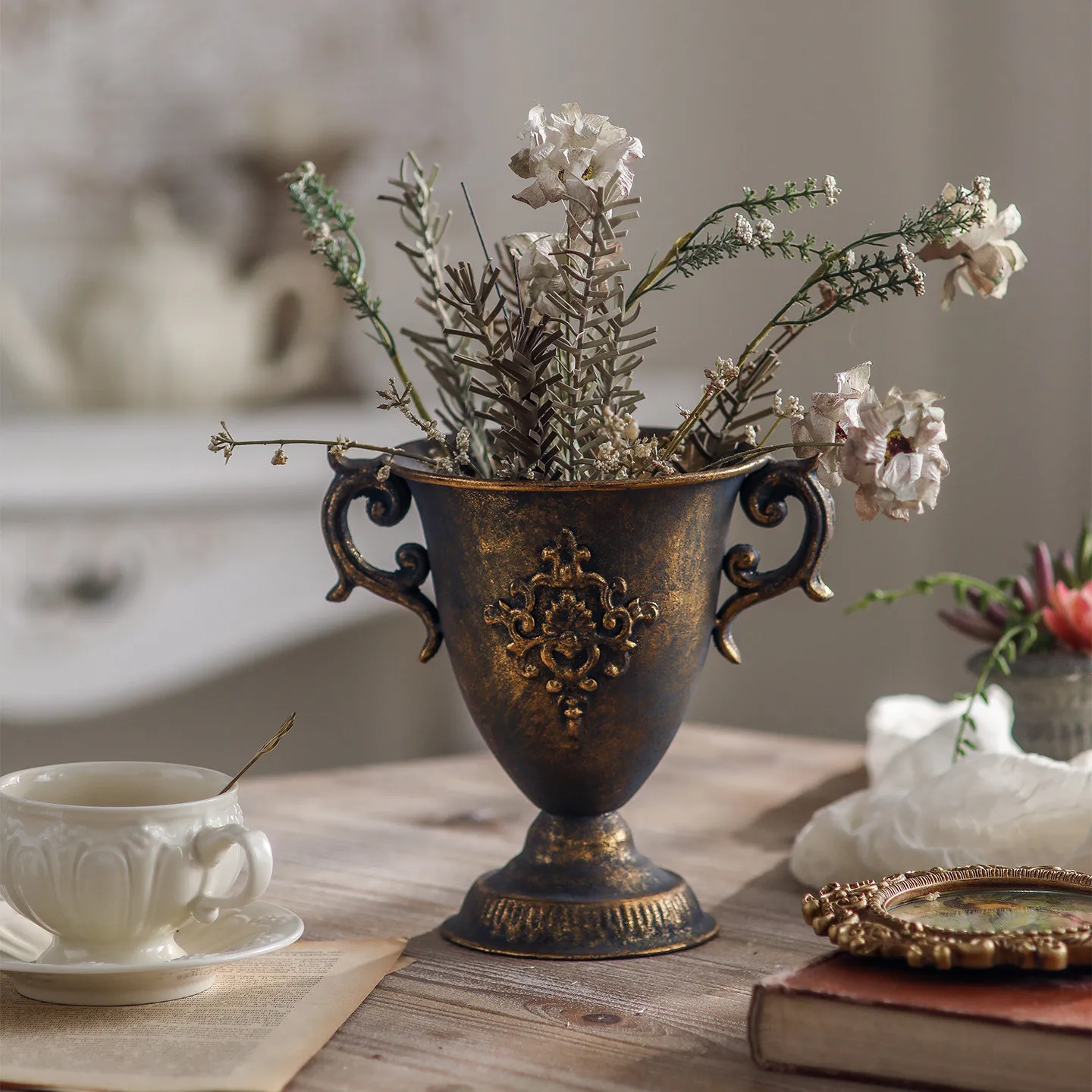 Wrought iron dried flower ware, metal vase flower arrangement, hotel restaurant living room banquet wedding ornament