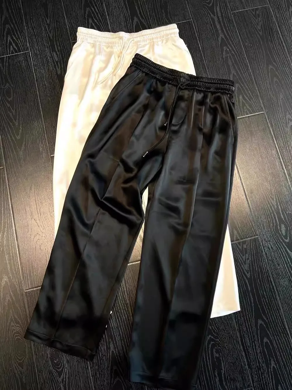 

Летние мужские брюки прямого кроя с широкими штанинами: высококачественные, комфортные, гладкие, струящиеся, легкие, роскошные, тонкие, дышащие, свободные