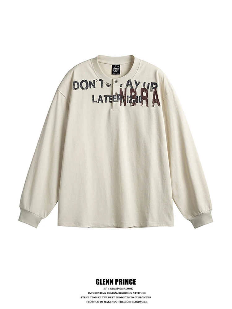 

Мужская футболка с длинным рукавом и воротником Хенли в американском ретро-стиле с буквенным принтом, из чистого хлопка, винтажный дизайн, весна-осень, дышащая, комфортная.