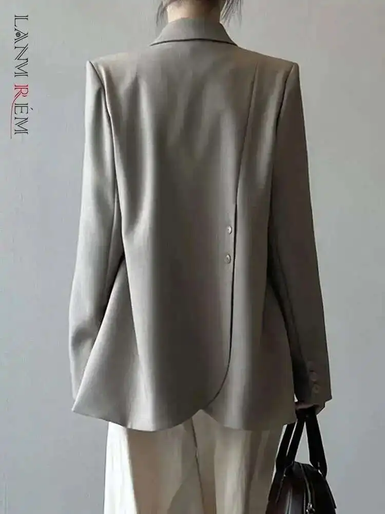 [LANMREM] Blazers con diseño de botones traseros irregulares para mujer, abrigos de oficina con muescas de un solo pecho para mujer, otoño 2025, nuevo 26C346