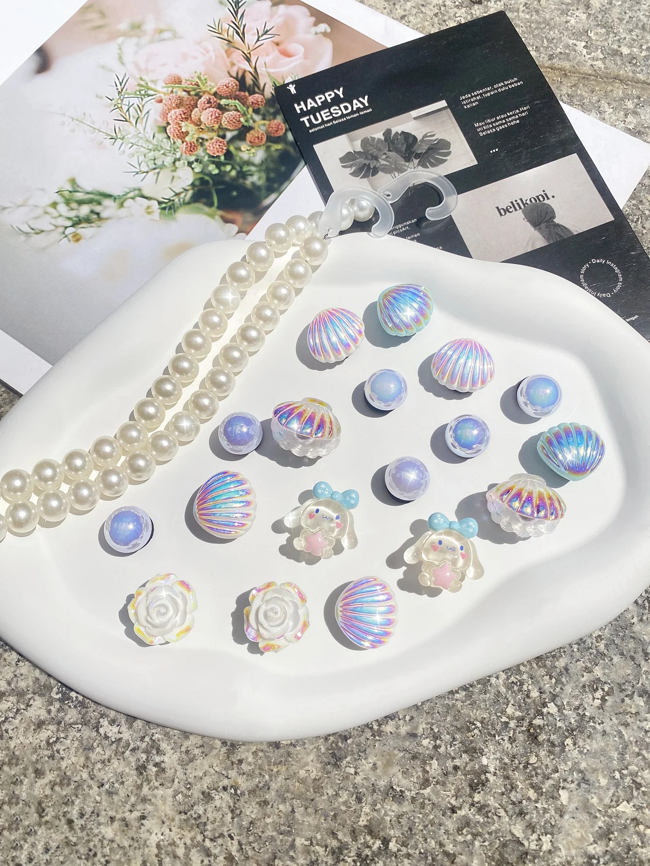 20 piezas de cadena de perlas ABS, perro de jade de dibujos animados, concha blanca, rosa, concha azul, hebilla de zapato de perla ANS, decoraciones DIY, sanda para mujer