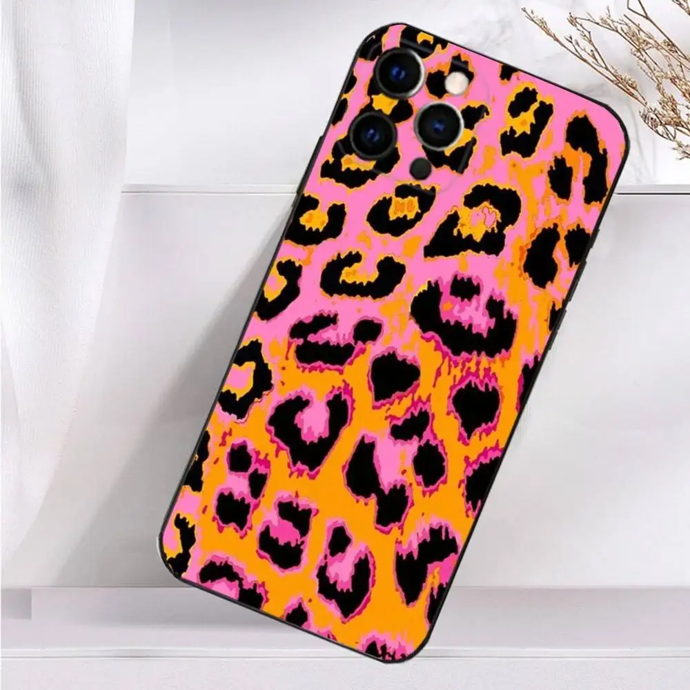 รูปแบบศิลปะเสือดาวพิมพ์เคสโทรศัพท์สําหรับiPhone 16,15,14,13,12,11 Plus, Pro Max,XS,X,X,XR,SE,Mini,8,7 ซิลิโคนนุ่มปกสีดํา