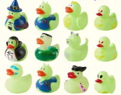 24Glow in The Dark Halloween Fancy Novedad Pato de Goma Surtido para Baño Squirt Squeak Duck, Fiesta Temática de Halloween Truco o Trato