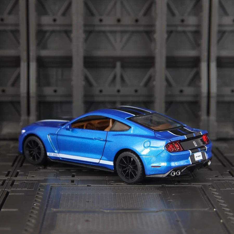1:32 フォードシェルビー GT350 合金車モデル装飾品コレクション音響光学プルバック子供のおもちゃのドアを開くことができます