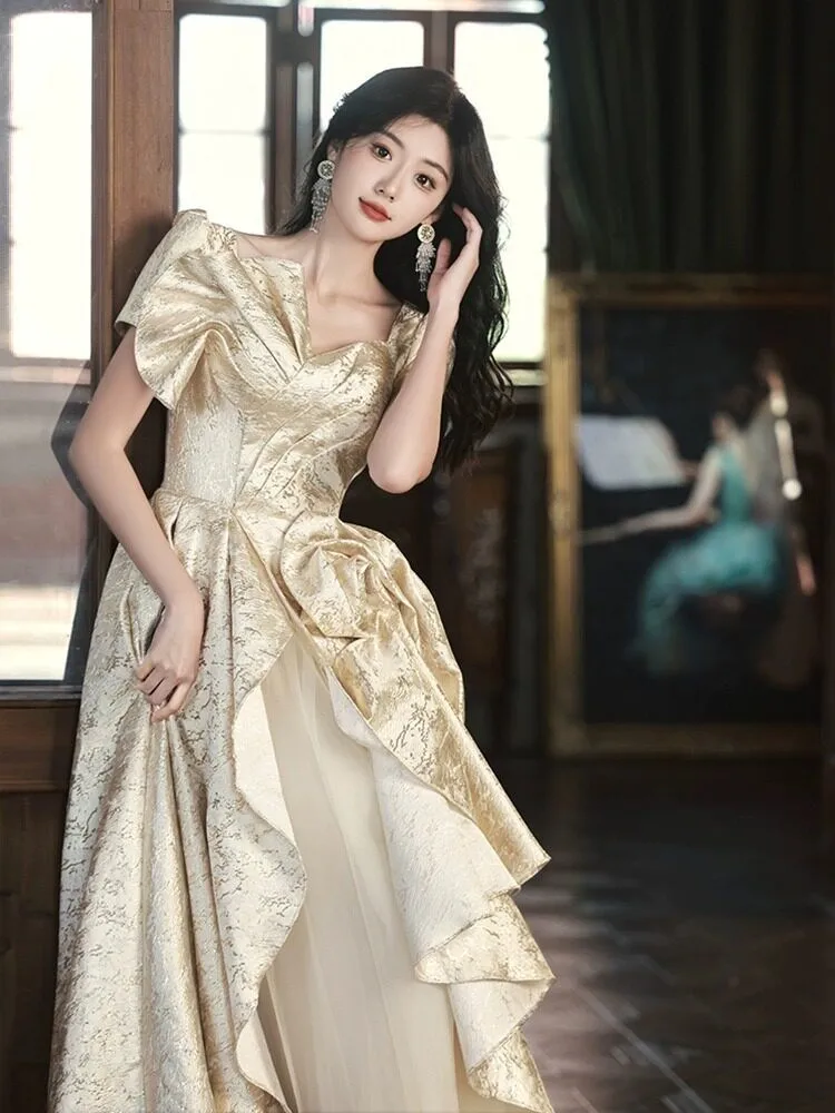 

The host's light luxury and niche banquet style birthday coming-of-age ceremony performance dress