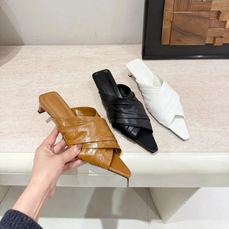 

Women's Summer Outdoor Wear 2026 New Fashionable One Foot Toe Pointed Niche Soft Leather Slippers