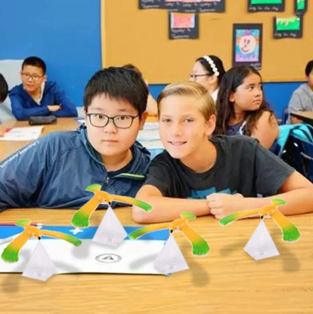 1 set cadeau Verbazingwekkende grappige balans-eagle bird nieuwigheid antistress vingerbalansspel