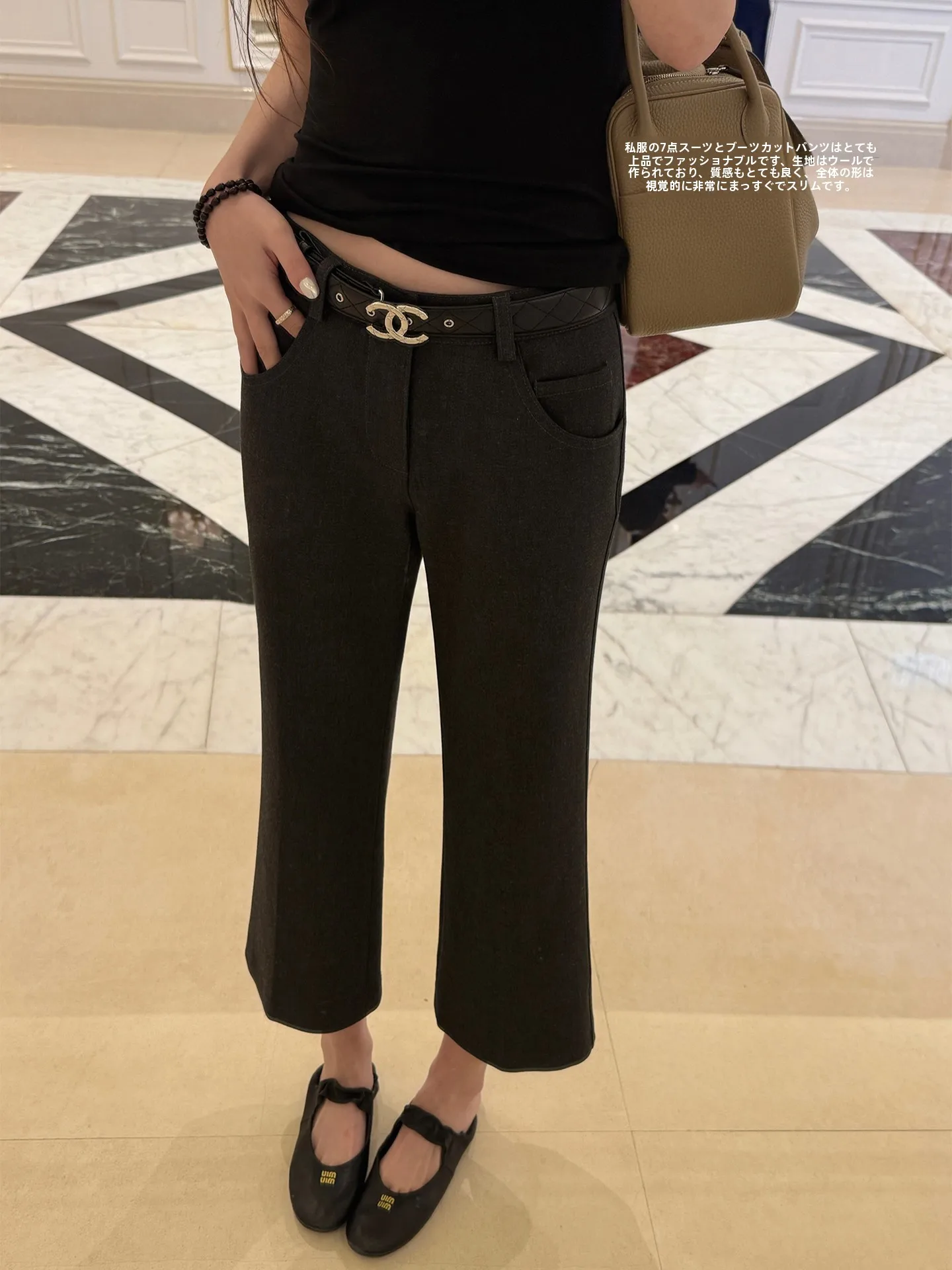 

Визуально стройнящие брюки-клеш 7/8 длины из шерстяной смеси, со средней посадкой, идеально подходят для молодых женщин, эксклюзивно онлайн, Весна 2026