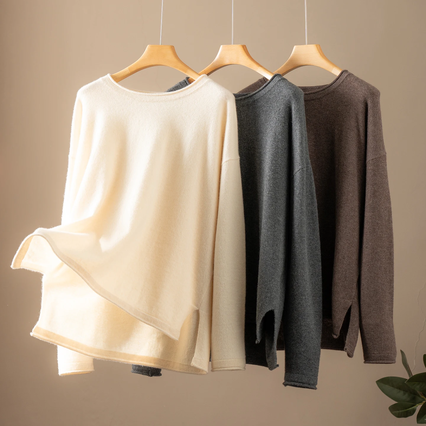 

Женский свитер из чистого кашемира с закрученными краями, круглым вырезом, широкой свободной основой, толстое вязаное пальто-свитер на осень и зиму.