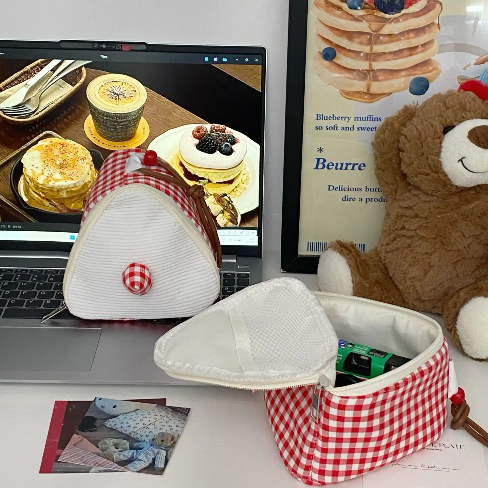 Ladies' Makeup Bags Cute Cake Kawaii Funny Storage Bags Handheld Portable Multi-functional Large Capacity Cosmetic Bag Wash Bag