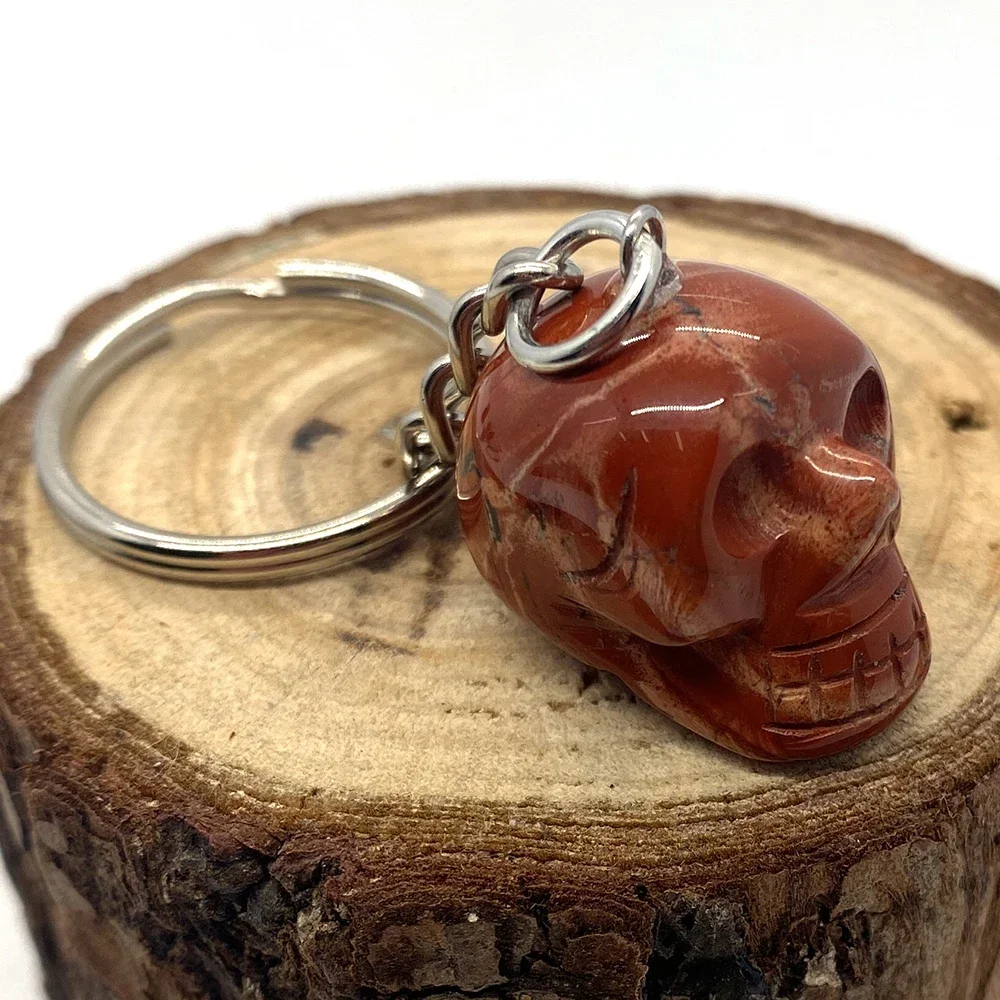 Natural Stone Amethyst Pink Crystal Keychain Pendant 18x24mm Skull Charm Keychain Halloween Christmas Gifts for Women and Men