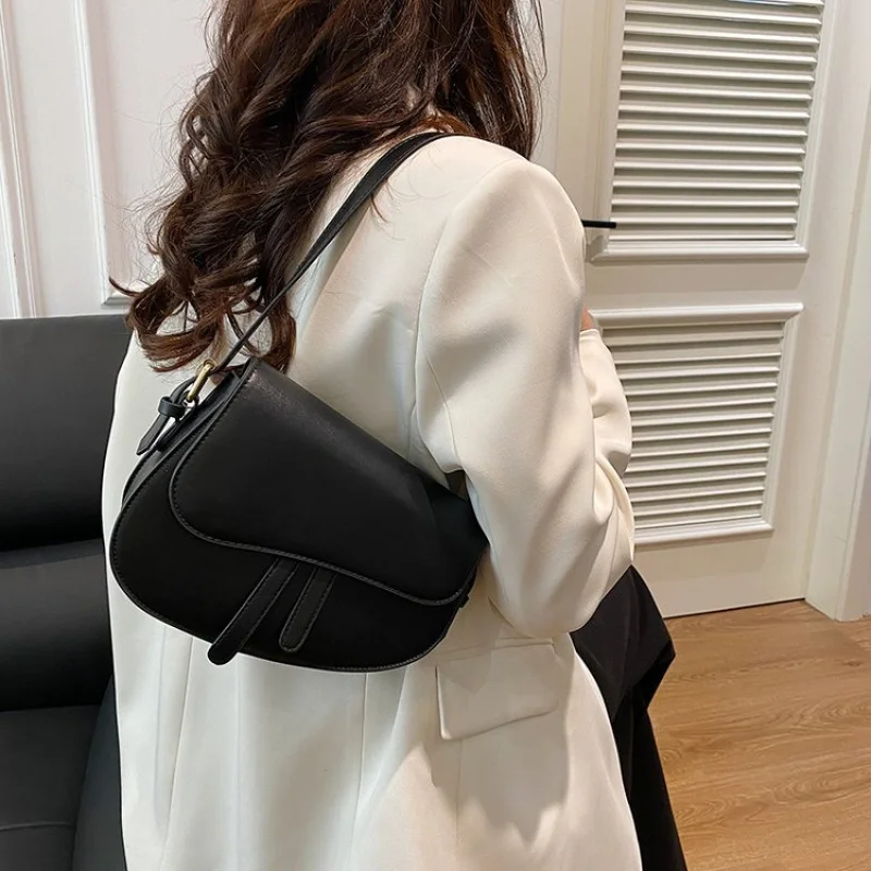 

Stylish Casual Simple Backpack Bag for Men and Women with Trendy Vintage Look Large Capacity Commuter