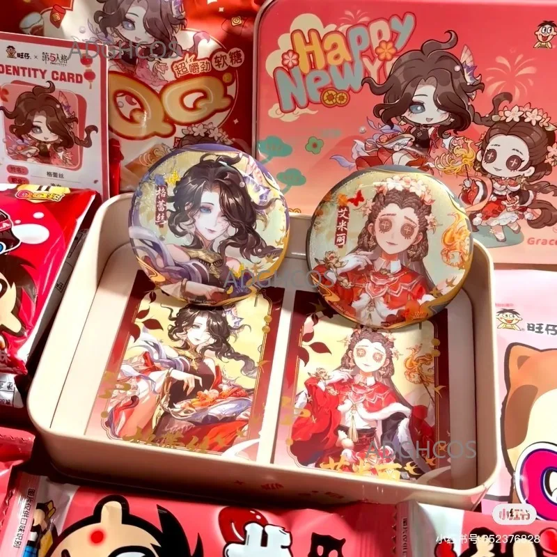 

Официальный коллаборационный набор Wang Wang X Identity V: значок, коробка для полароидов, композитор Грейс Найад, мальчик с топором Робби, коллекционный аниме-косплей