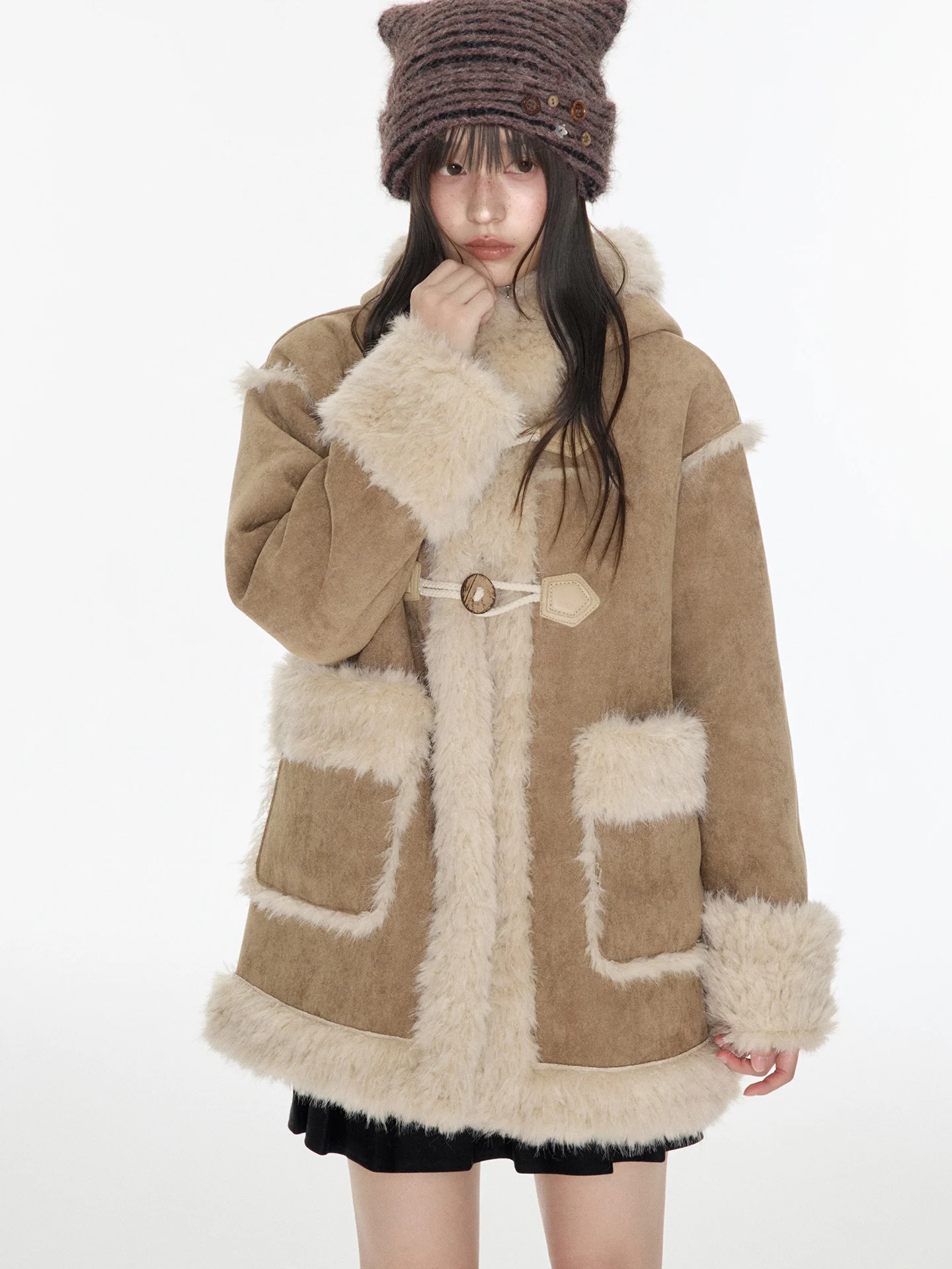 

Onthereverse Original Design Khaki Faux Fur ort Coat with Hood Mid-Length Women's Jaet with Horn Buttons Warm Polyester F...