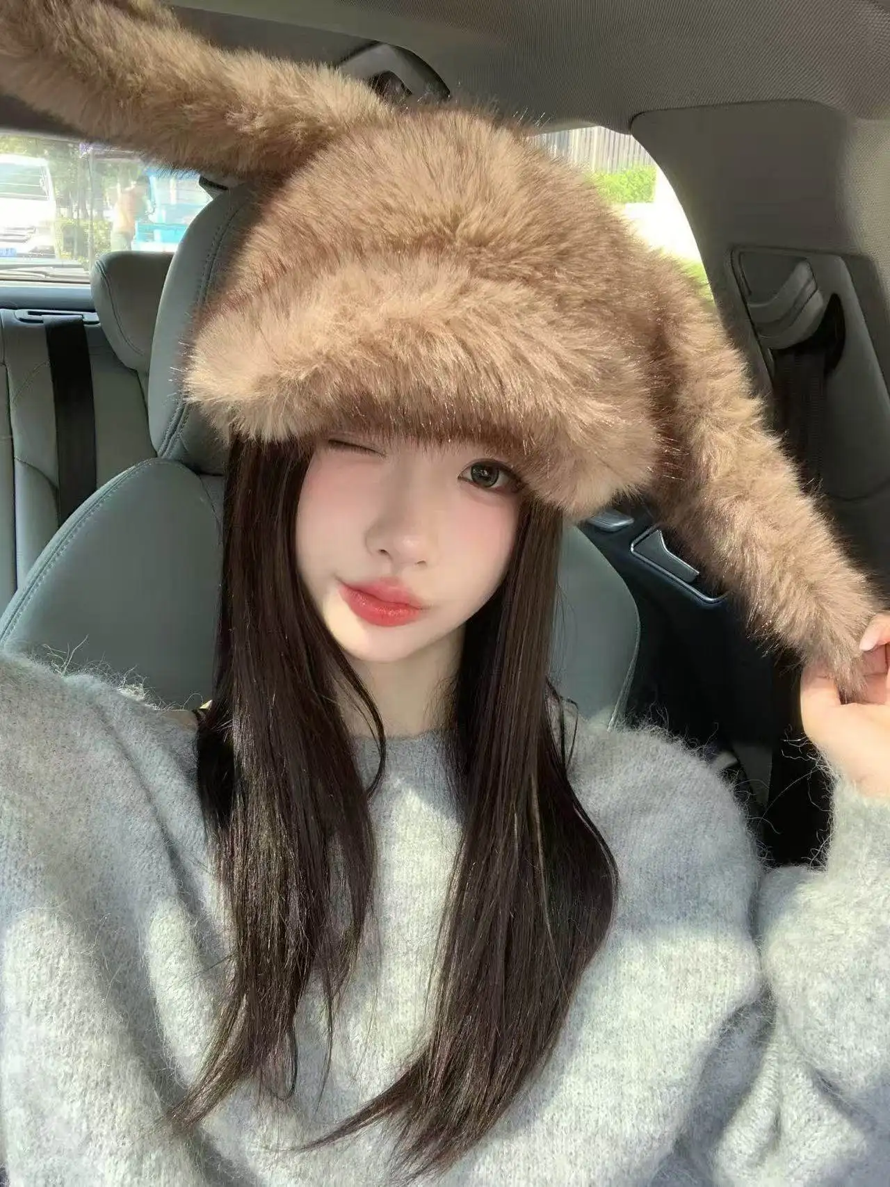 

Корейская плюшевая шапка с кроличьими ушками, теплая зимой, маленькая и универсальная модель.