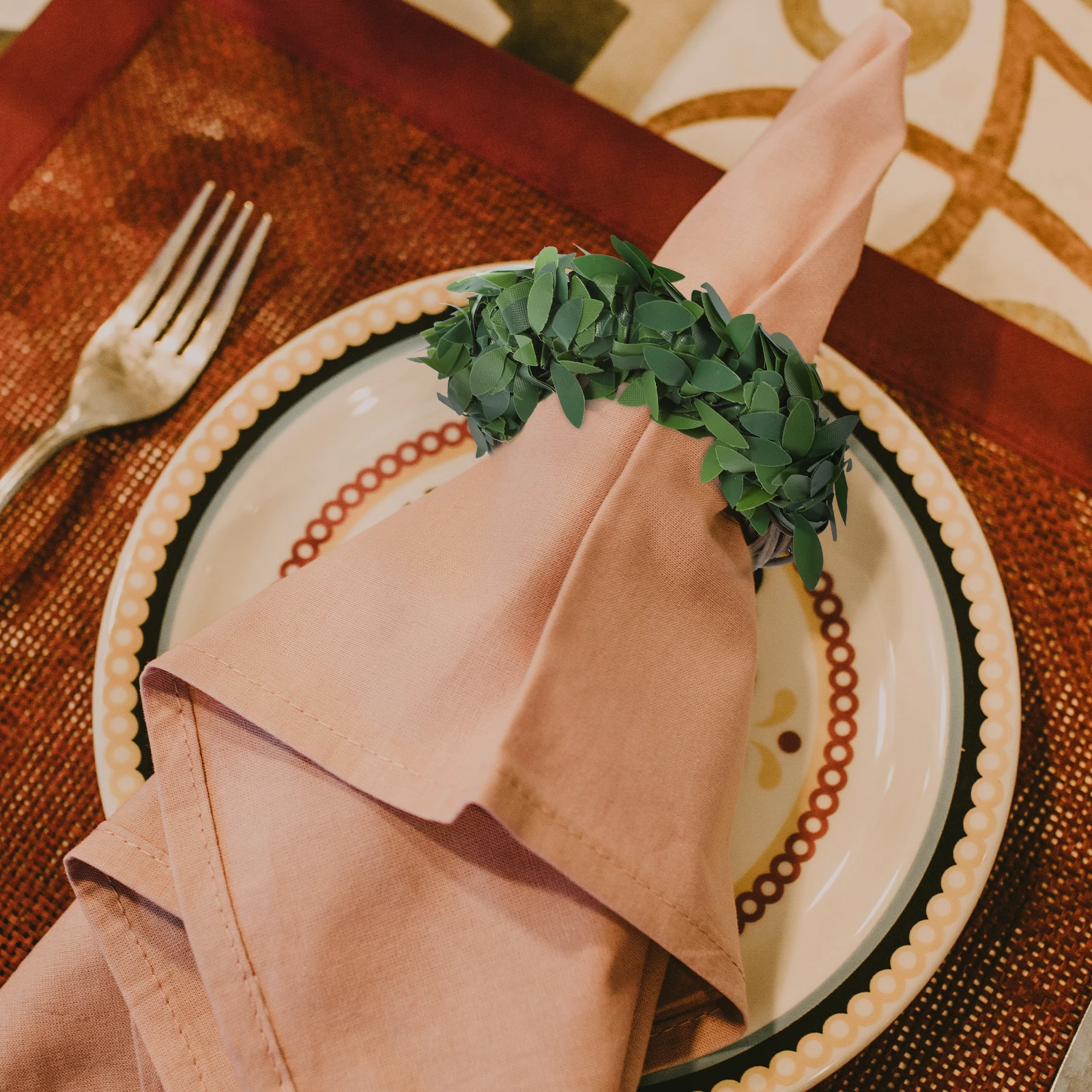

6Pcs Napkin Ring Holders with Artificial Leaves Elegant Table Decor for Holiday Party Napkin Buckle Accessories