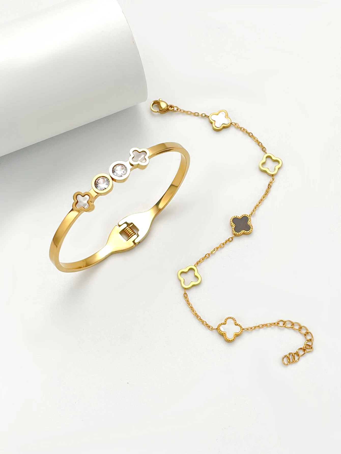 

Titanium steel light luxury zircon gold new fashion bracelet bracelet Women's all-in-one four-leaf clover bracelet