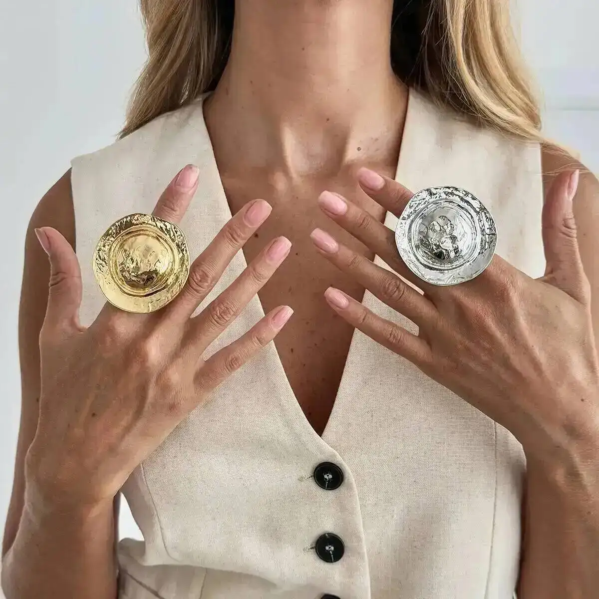 

Salircon Classic Exaggerated Round Geometric Open Rings for Women Vintage Metal Glossy Gold Color Large Finger Ring Jewelry