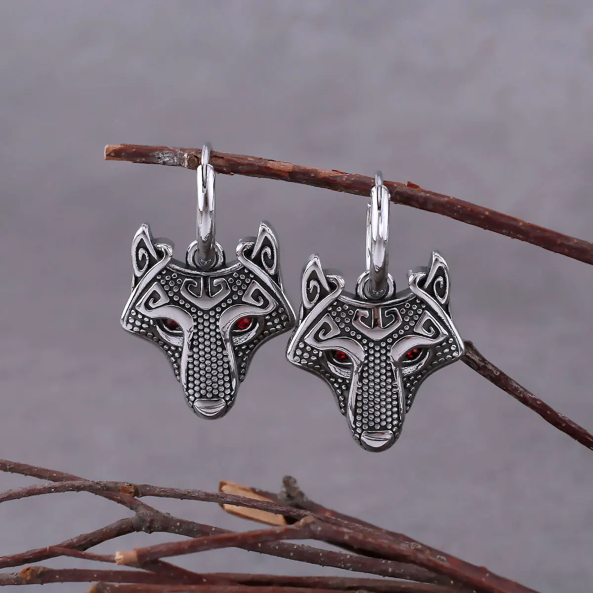 Vintage Vikings Wolf Drop Earrings Dla Mężczyzn Moda Celtic Rune Amulet Akcesoria Biżuteria ze stali nierdzewnej Hip Hop Biker Charm