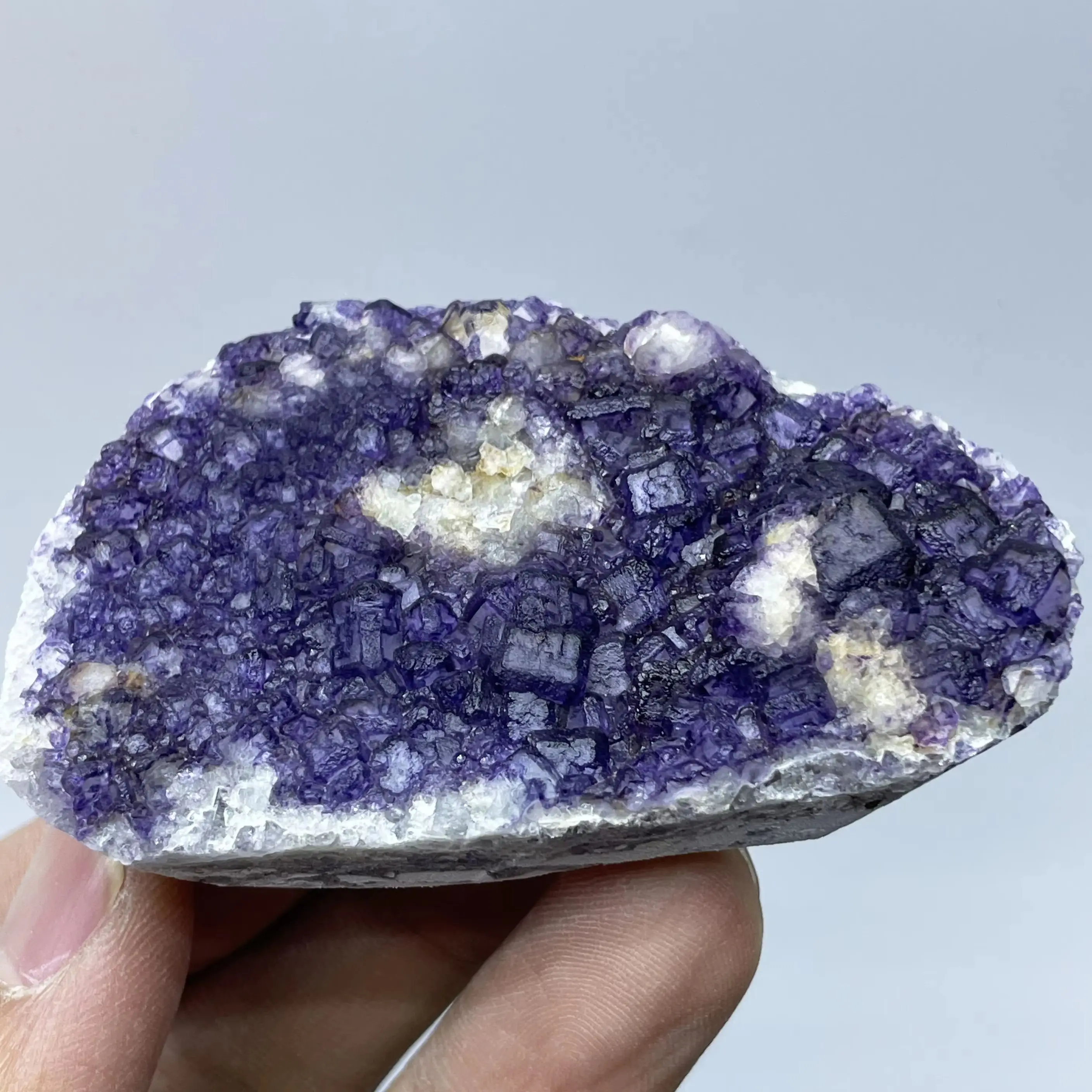 Natural Fluorite Quartz Crystal Ore Mineral Specimen Healing Stone for Home Decoration and Teaching
