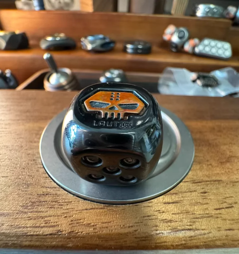 

Б/у EDC LAUTIE Wuseng Dice Циркониевые полирующие игрушки для декомпрессии