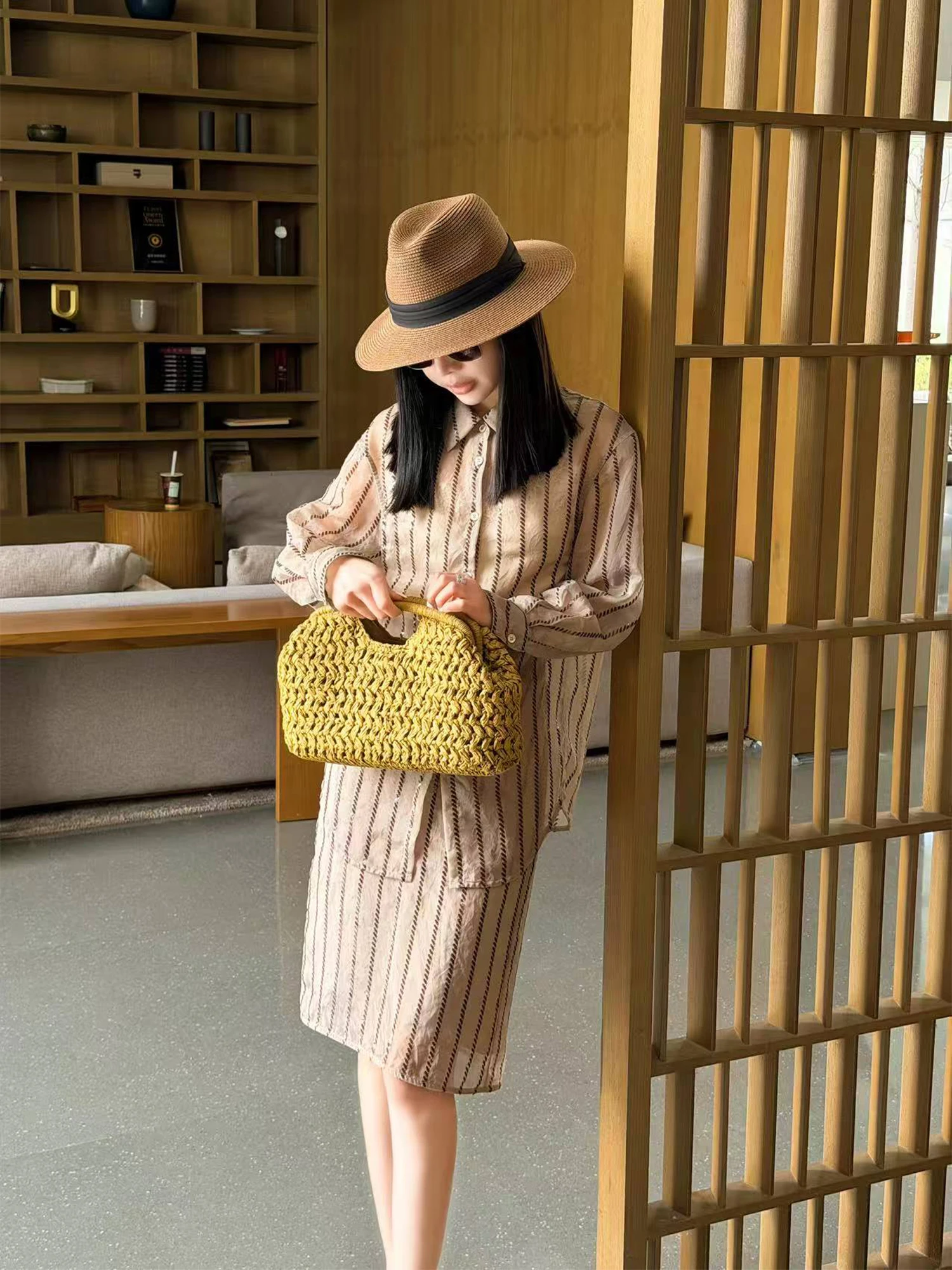 

Liu Xiong AX Gabrielle Vintage Heavy Embroidery Sequin Shirt Half Skirt Fashion Set Women's Premium Quality Loose Fit Button up