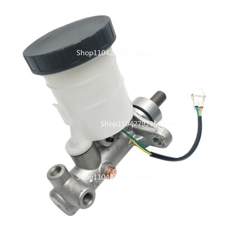 

Suitable for Pickup Truck Off-road Box Truck 51100-81A01 Car Brake Master Cylinder