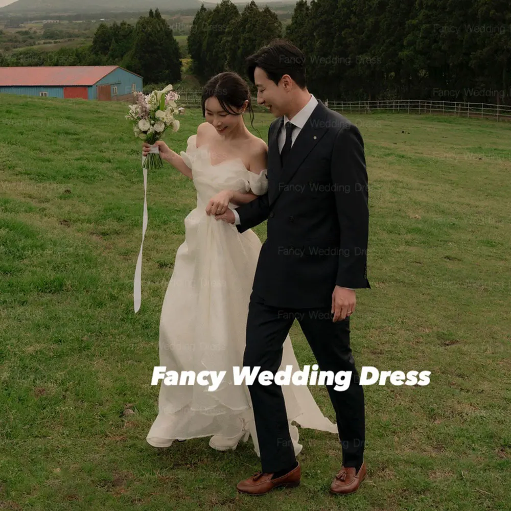 

Fancy Graceful Off Shoulder Wedding Dress Organza Korean Popular Dress A Line Short Sleeve Bridal Evening Dresses Customized