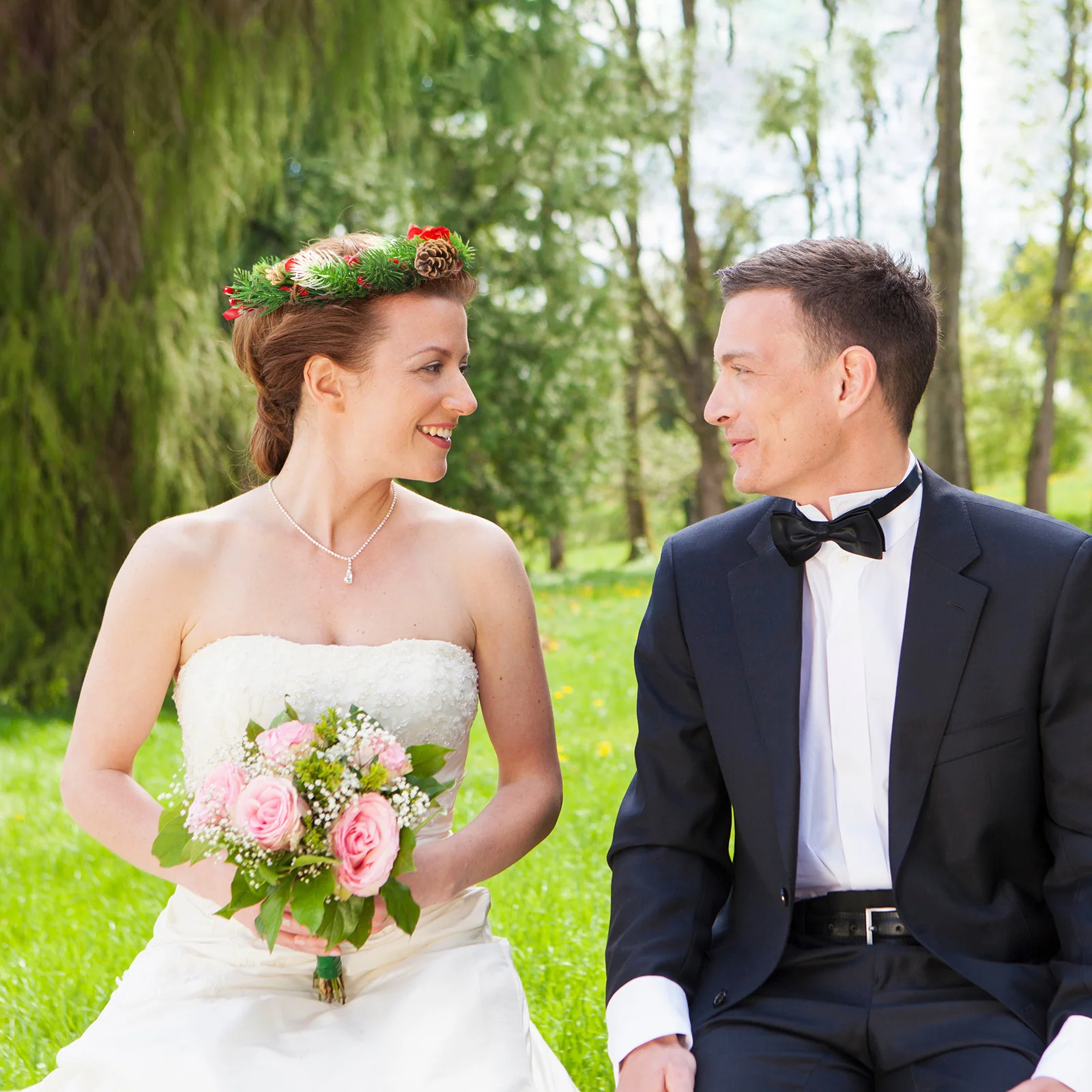 

Christmas Garland Natural Pine Cone Leaf Design Bridal Headwear For Wedding Party Photo Prop Wall Door Hanging Decoration