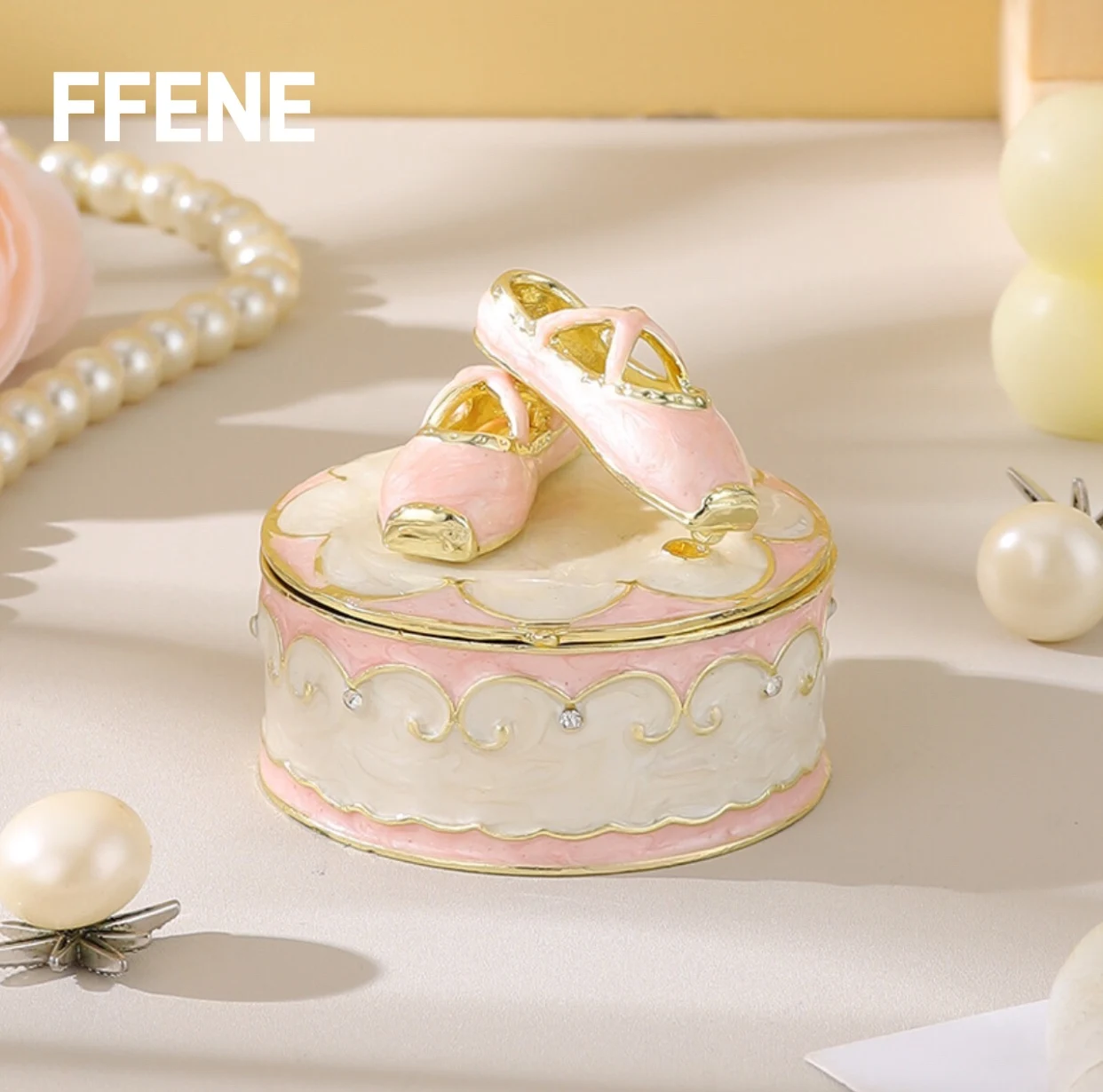 

Изысканный подарок из эмалированной бижутерии, милая коробочка в форме балетной туфельки, шкатулка для хранения колец, роскошный предмет декора.