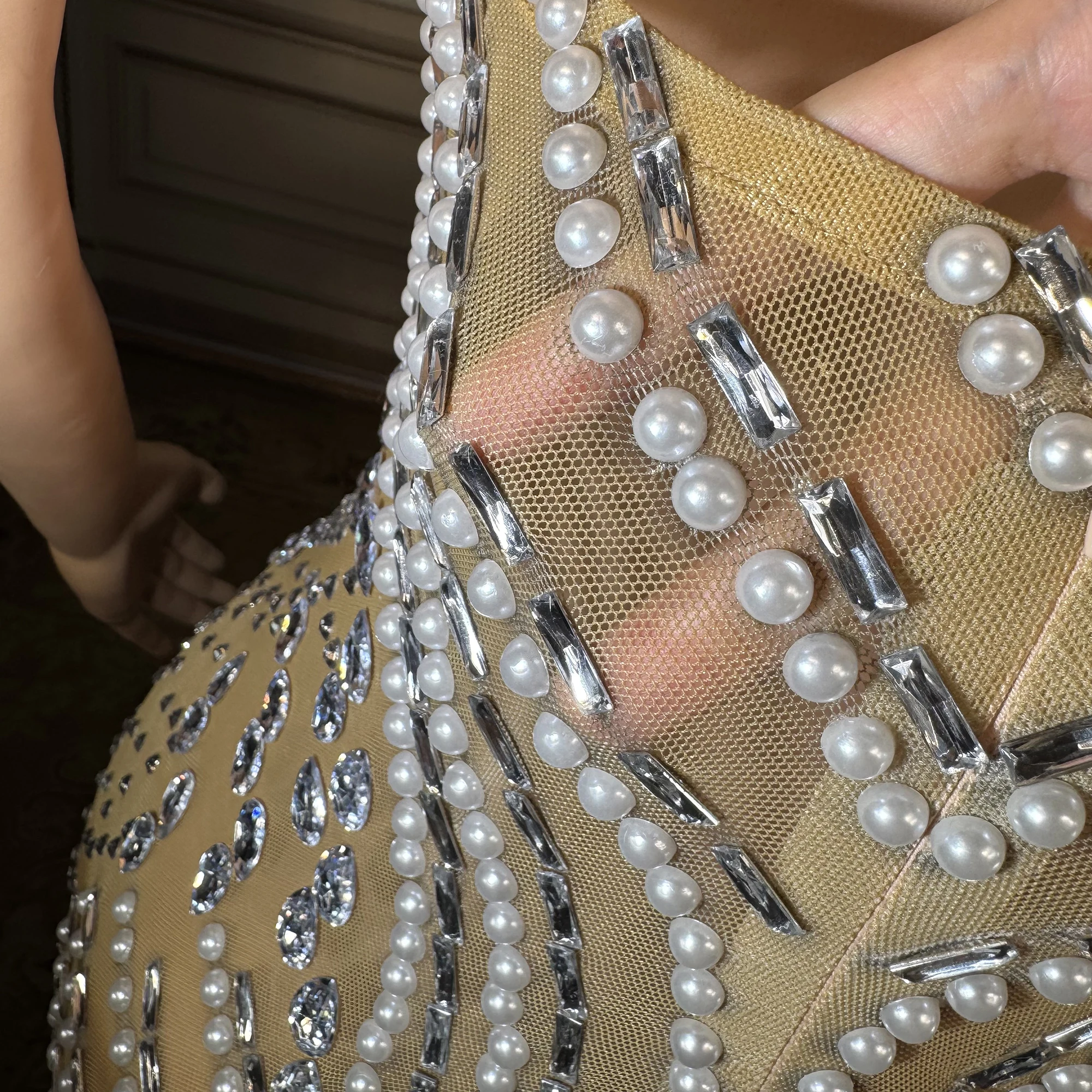 ZD Personalizado Lindo Cristal Vestidos de Baile Elegante Lantejoulas Renda Frisada Vestido de Noite Sem Mangas Vestido de Festa de Celebridade