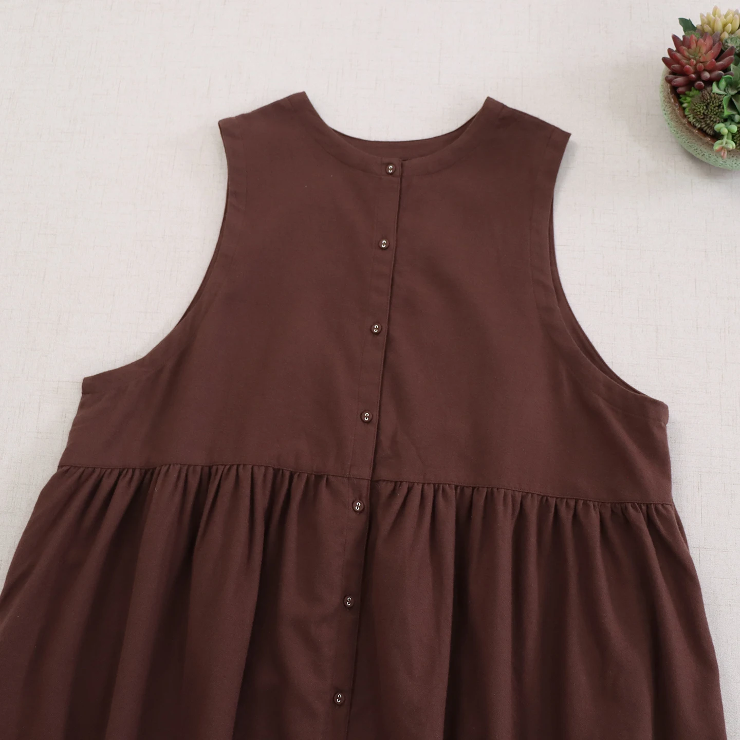 Japońska sukienka typu Mori Girl, jednolita, zapinana na guziki, damska, wiosenno-jesienna, z dekoltem typu O, bez rękawów, luźna, codzienna sukienka na ramiączkach z bawełny.