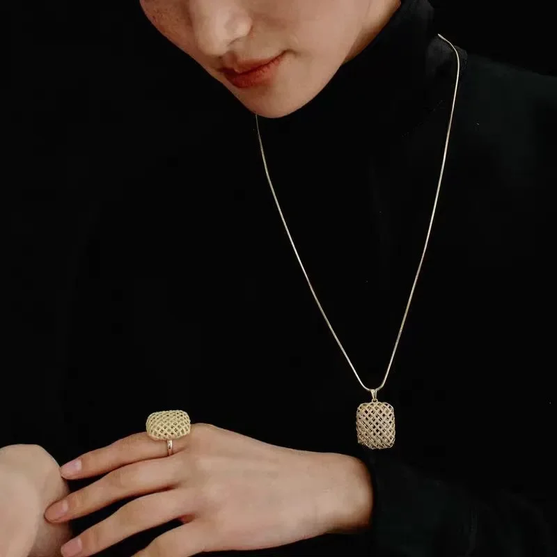 Bound light sugar cube woven necklace light luxury temperament high sense collarbone chain versatile niche design woven
