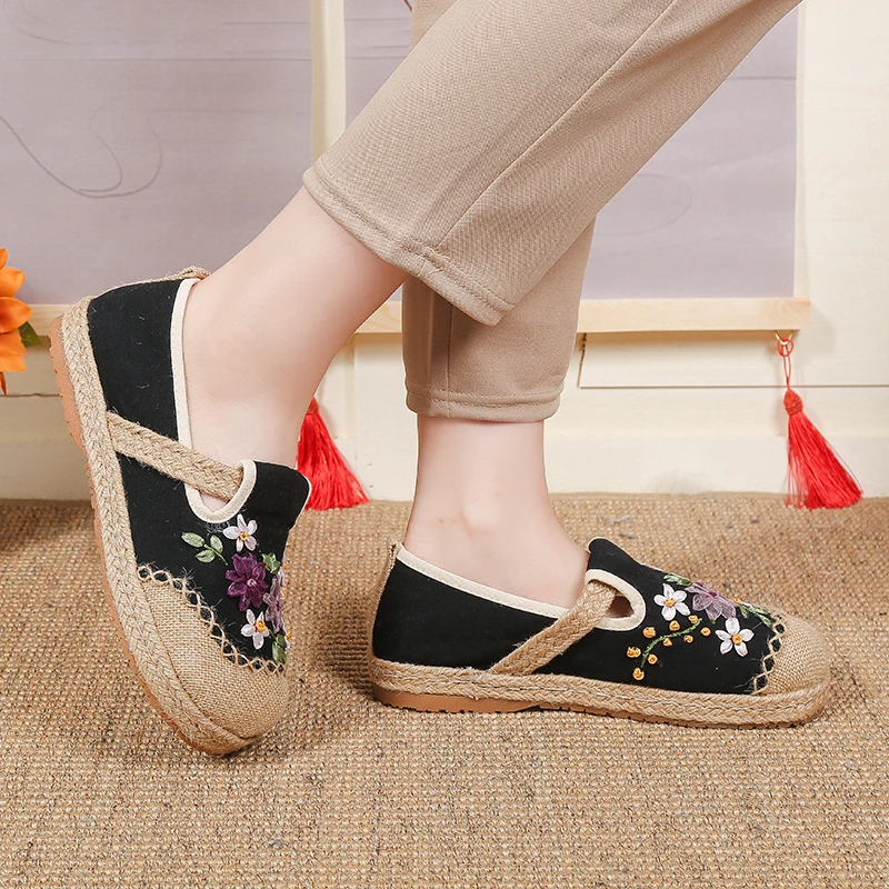 New Embroidery Flowers Flats for Women 2024 Autumn Comfortable Canvas Casuals Shoes Woman Chinese Style Espadrille Shoes Female